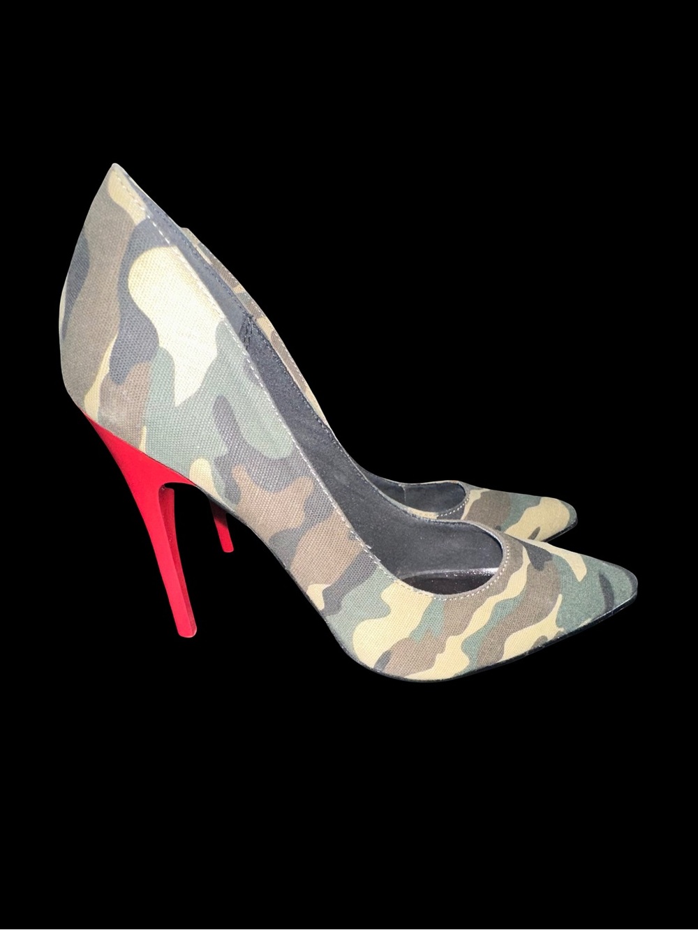 XOXO Camouflage Pointed Toe Stiletto Heels Size 7 Red Heel 4.5” Camo Pumps